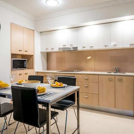 Chancellor Lakeside Apartments Голд-Кост Экстерьер фото