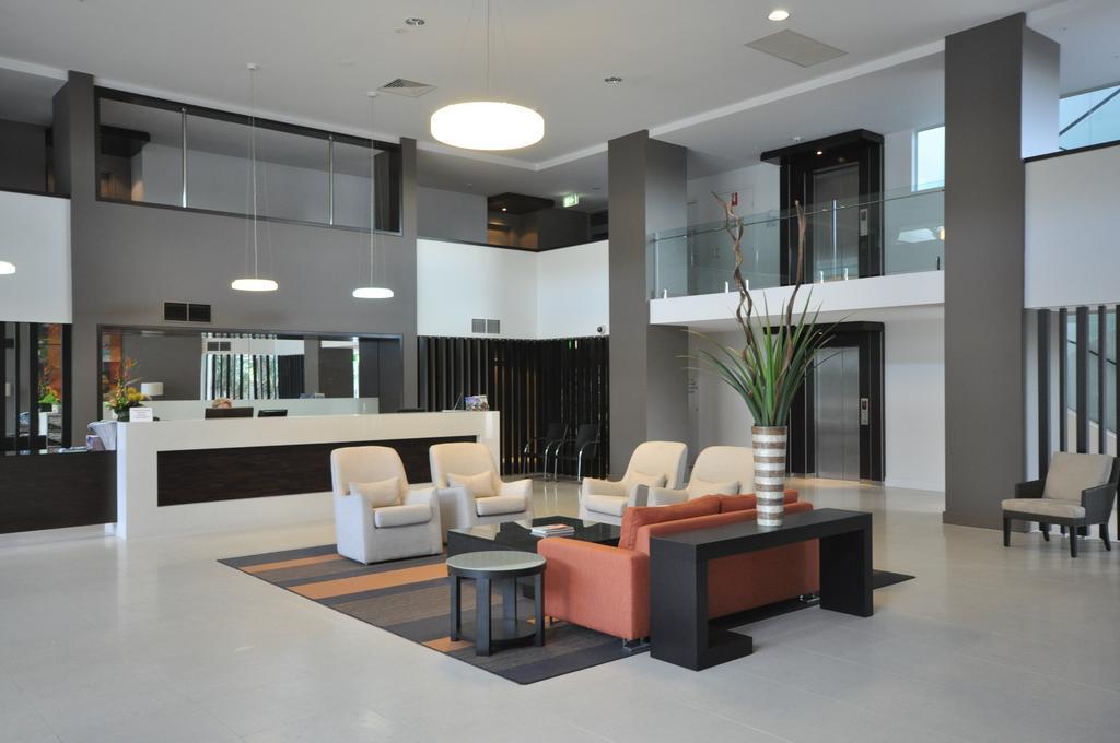 Chancellor Lakeside Apartments Голд-Кост Экстерьер фото